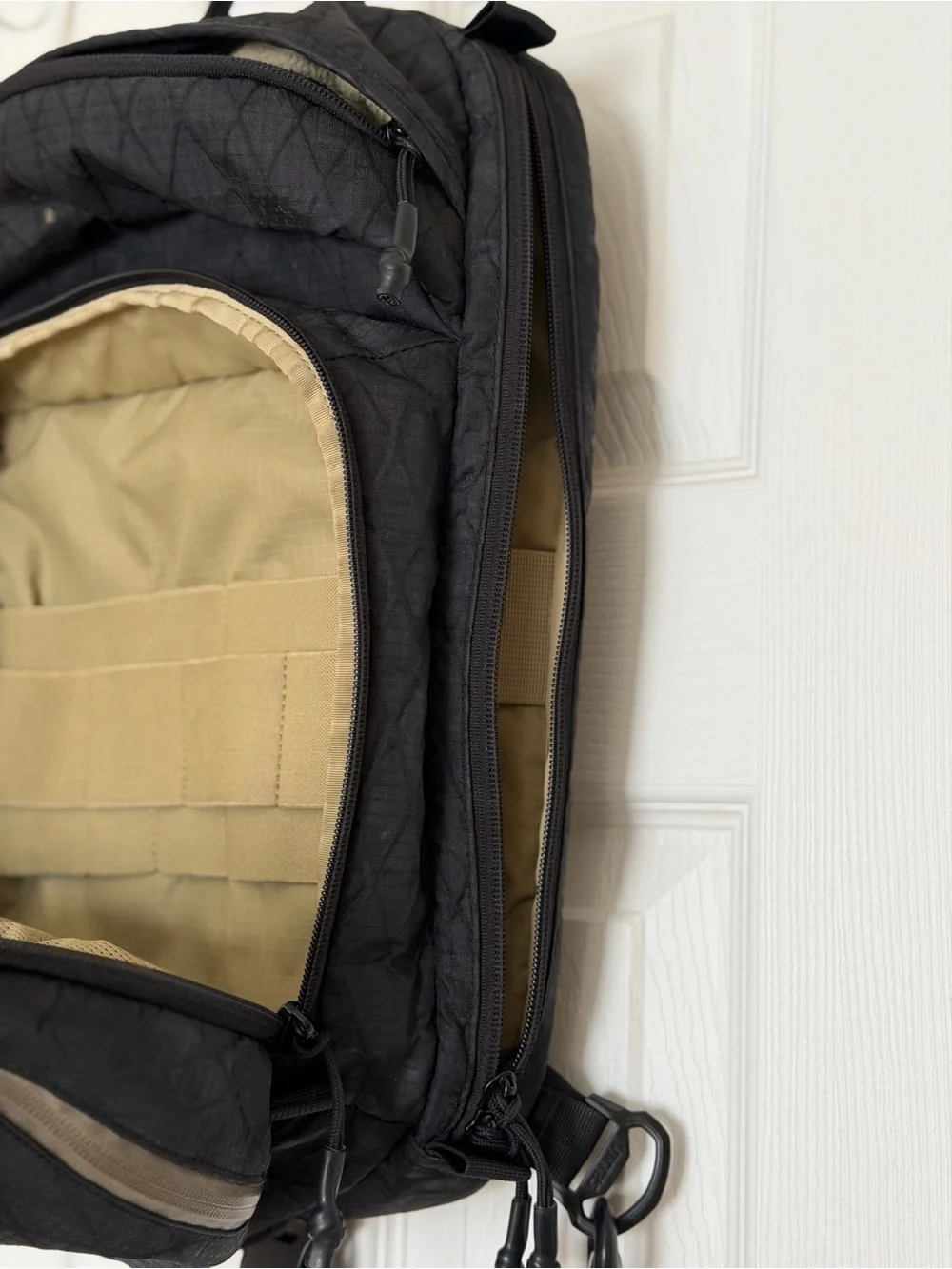 VIKTOS Upscale XL Slingbag Color Black - Picture 10 of 17